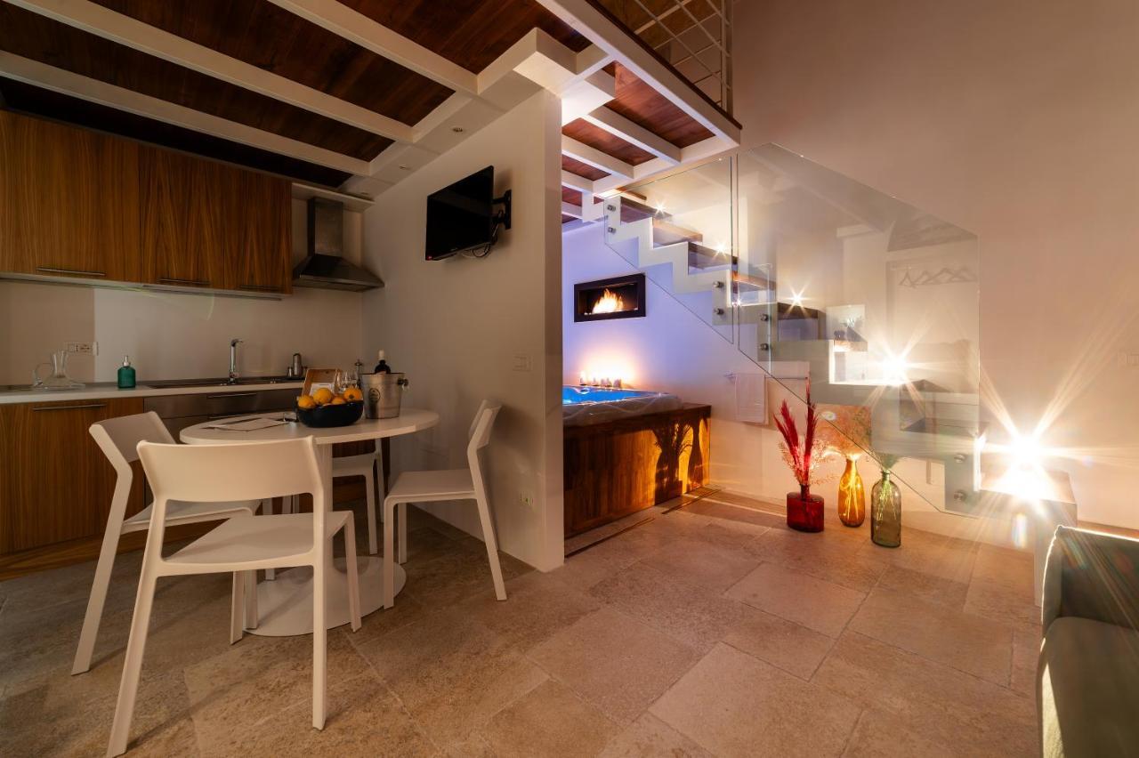 Old Court Luxury Suite&Spa By Monholiday Monopoli Zewnętrze zdjęcie
